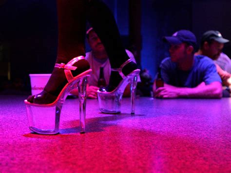 Striptease/Lapdance Find a prostitute Dugo Selo